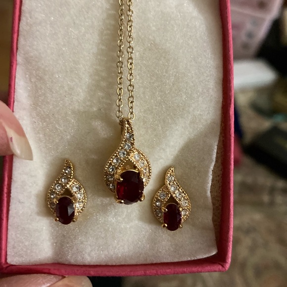 New! Vintage Ruby Set Simulant Teardrop Necklace With Matching Earrings By Roman - Picture 1 of 4